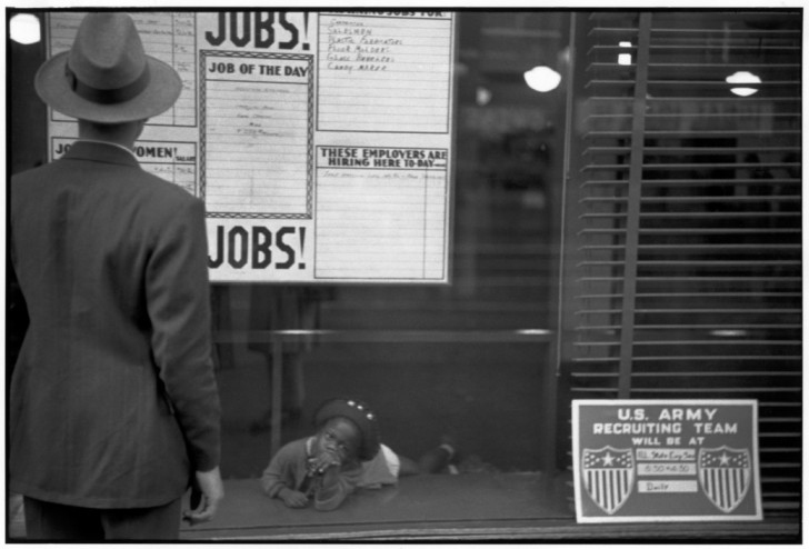 Henri Cartier-Bresson, Employment office, Chicago, 1974 © Henri Cartier-Bresson / Magnum Photos