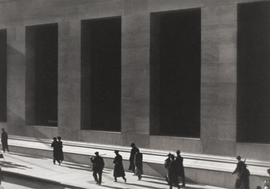 UNTIL APRIL 23, 2023 : Paul Strand: The Balance of Forces : The Fondation HCB offers a new perspective on the work of American photographer Paul Strand (1890‐1976) from the collections of the Fundación MAPFRE, Madrid. While Strand is often celebrated as a pioneer of straight photography, this exhibition also addresses the deeply political dimension of his work.