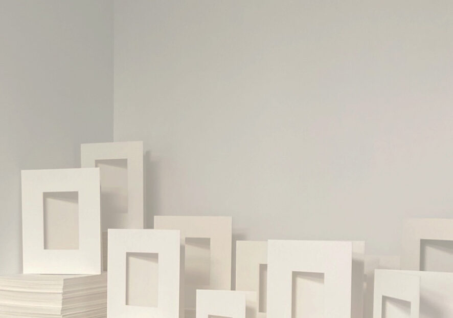 Vente de cadres : Vente de printemps : cadres à prix réduit ! : Le week-end du samedi 20 et dimanche 21 avril, la Fondation Henri Cartier-Bresson organise une nouvelle vente de cadres à prix réduits.