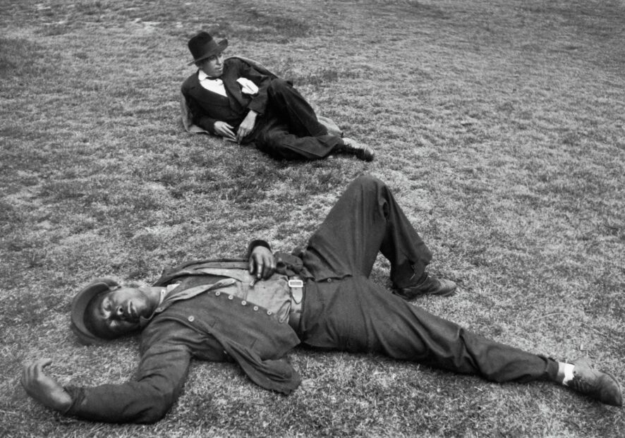 Une image, des images : Une image, des images #17 | Marseille d’Henri Cartier-Bresson par Damarice Amao : Dans ce dix-septième épisode, Damarice Amao, historienne de la photographie et attachée de conservation au cabinet photo du MNAM-Centre Pompidou, raconte l’histoire de Marseille (1932) d’Henri Cartier-Bresson.