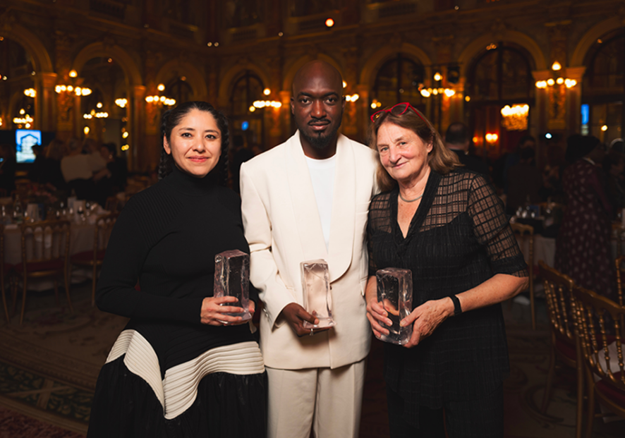  : Trois artistes internationaux récompensés au Gala 2025 de la Fondation Henri Cartier-Bresson : Le 11 novembre 2025, à l’occasion de l’ouverture de la semaine de Paris Photo, la Fondation Henri Cartier-Bresson a organisé la troisième édition de son Gala, au sein de l’hôtel InterContinental Paris Le Grand. Dans une ambiance festive, cet événement a rassemblé les principaux acteurs du monde de la photographie.