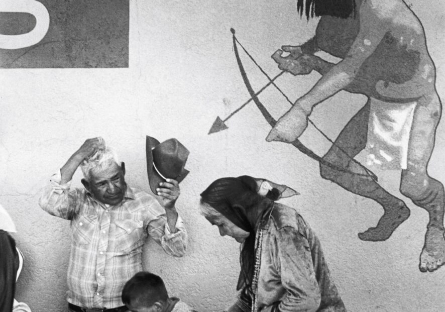 Une image, des images : Une image, des images #19 | Gallup by Martine Franck with Anna Grumbach : In this new episode, Anna Grumbach, PhD candidate in art history and associate researcher at the BnF, tells the story of Gallup, New Mexico, United States, by Martine Franck.