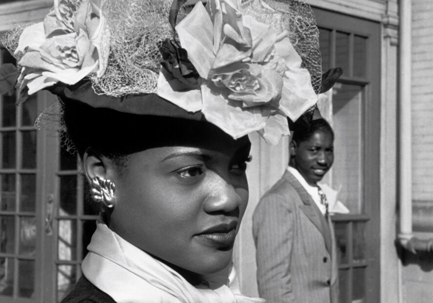 Une image, des images : Une image, des images #21 | Harlem with Deborah Willis : Dans ce nouvel épisode d’Une image, des images, Deborah Willis, PhD, Photographe et Présidente du département photographie à la Tisch School of the Arts de New York, raconte l’histoire de Dimanche de Pâques, Cinquième Avenue, New York, États-Unis, 1947, de Henri Cartier-Bresson.